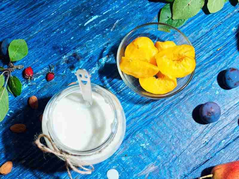 image of homemade yogurt and peach, showcasing the wholesome health benefits of homemade yogurt